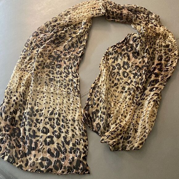 Animal Print Oblong Scarf with Siver Metallic Thread. - Picture 3 of 5